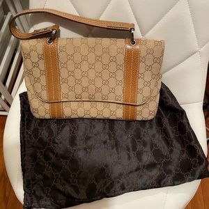 Tan/Beige Gucci Purse.